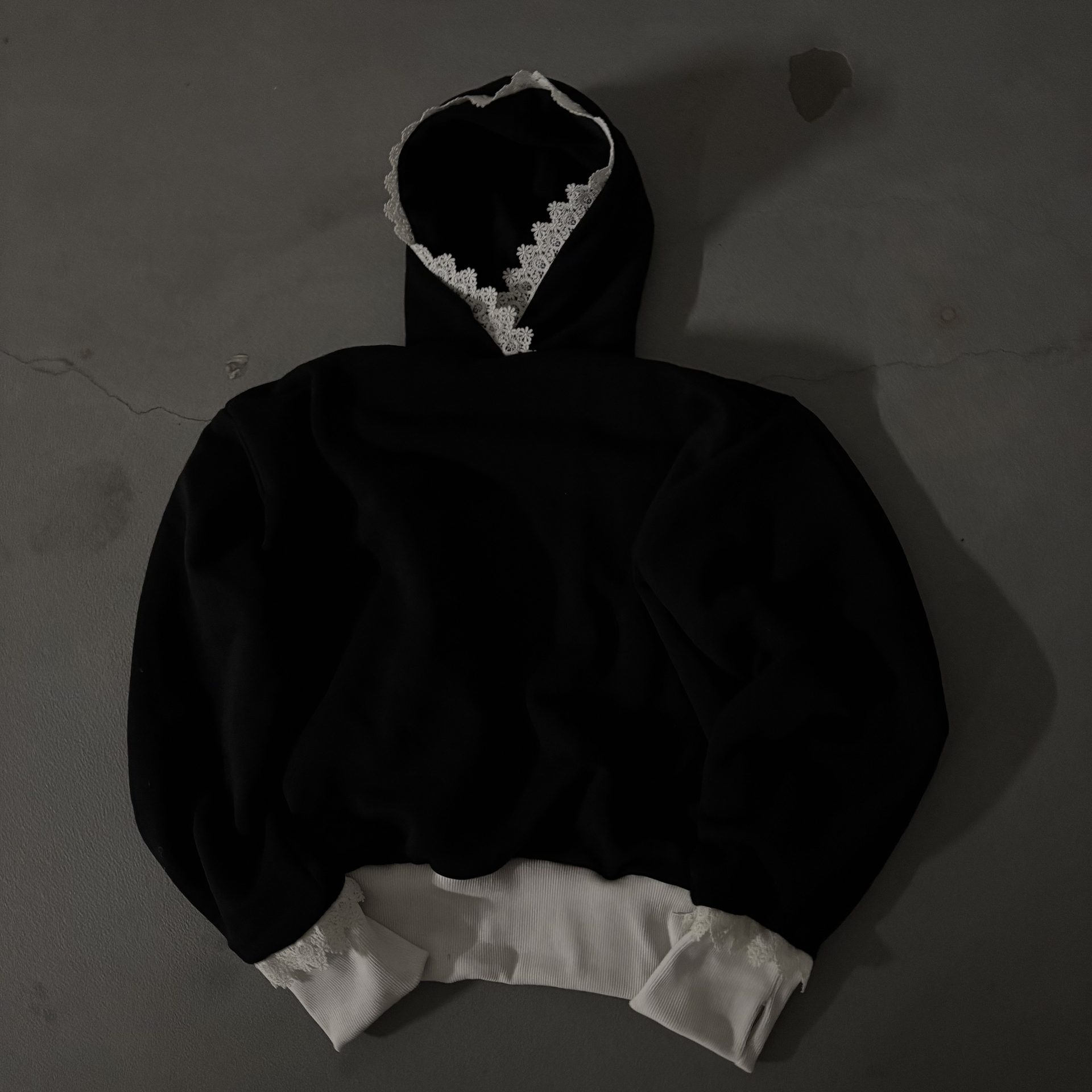 Bluza z koronką - czarny