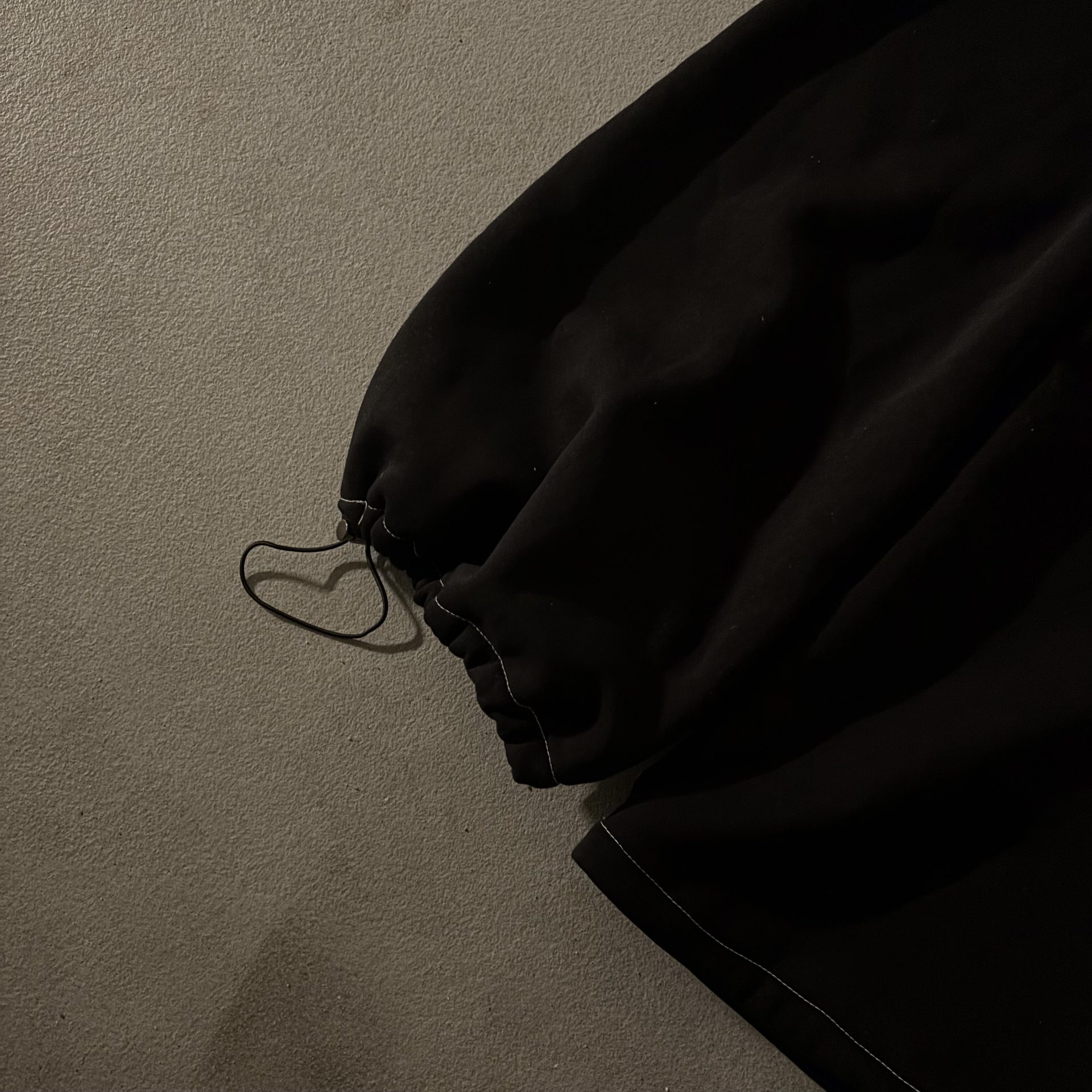 Bluza z koronką - czarny - zdjęcie 4