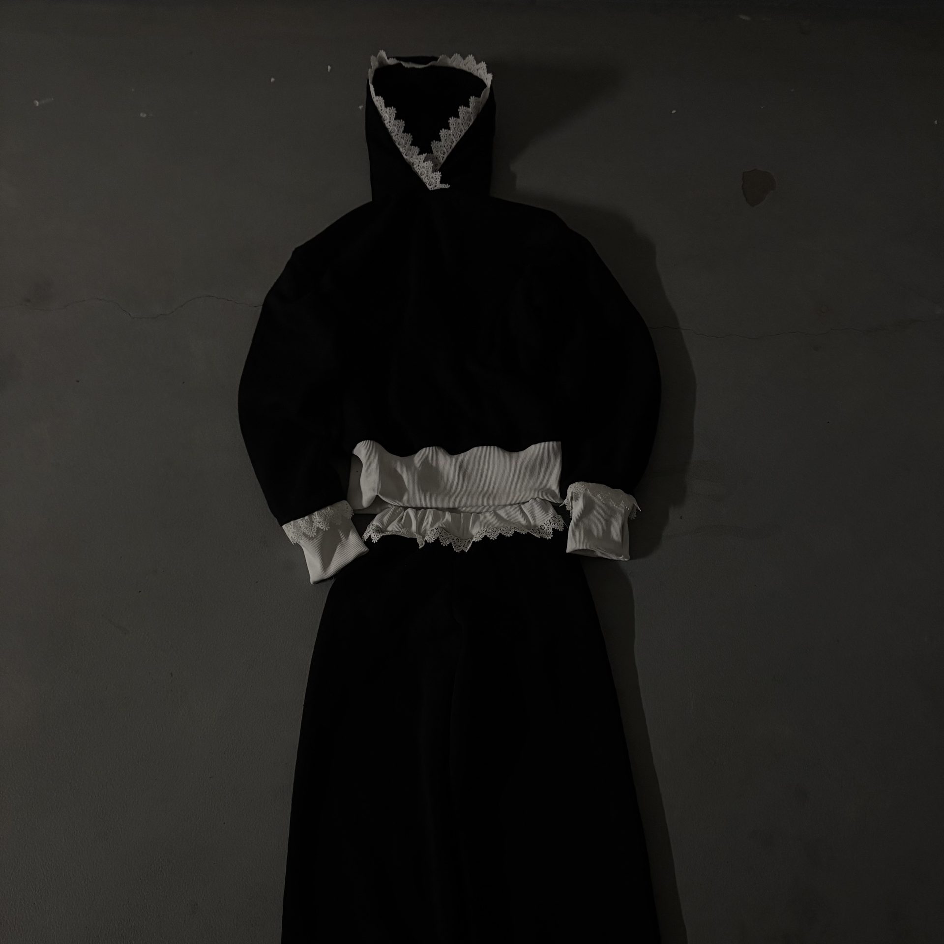 Zestaw dres + bluza z koronką - czarny