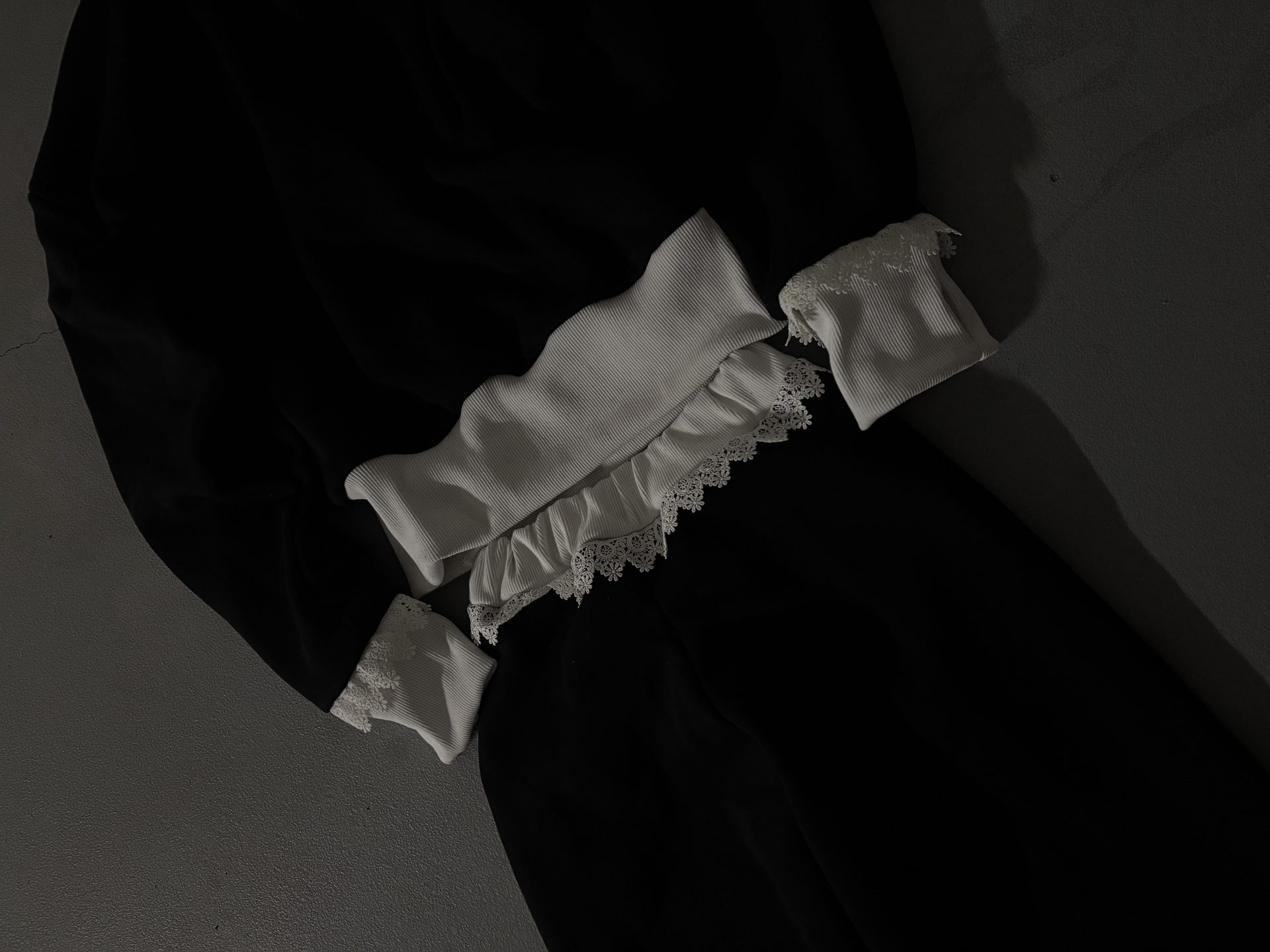 Zestaw dres + bluza z koronką - czarny - zdjęcie 2