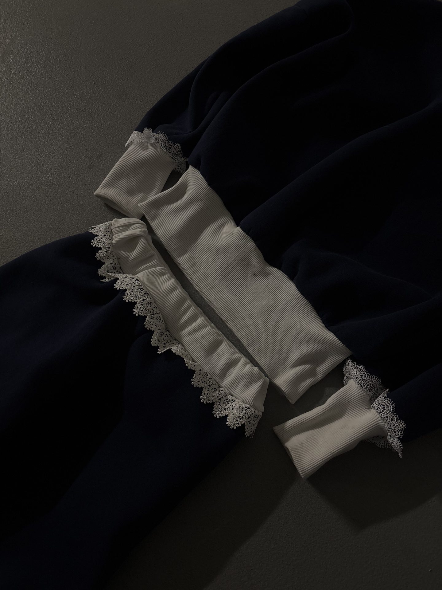 Zestaw dres + bluza z koronką - granatowy - zdjęcie 2