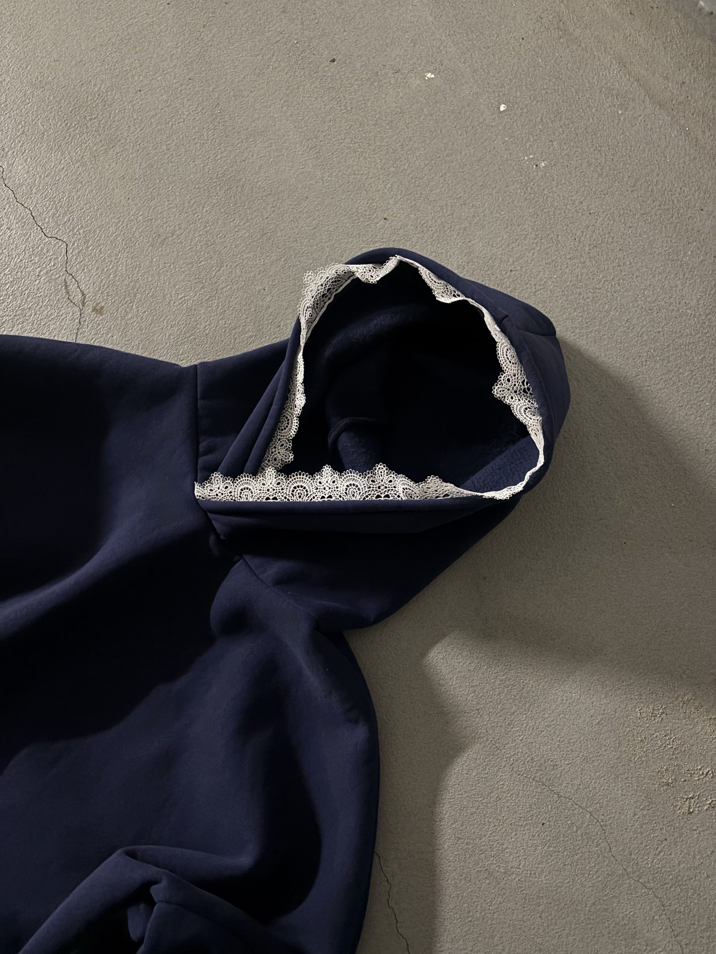 Zestaw dres + bluza z koronką - granatowy - zdjęcie 3